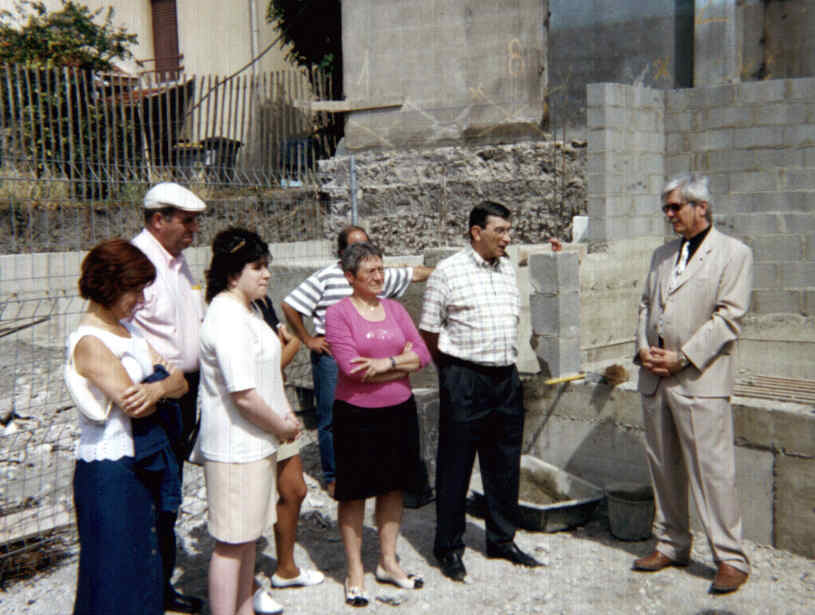 Pose de la premire pierre de la maison des Remparts